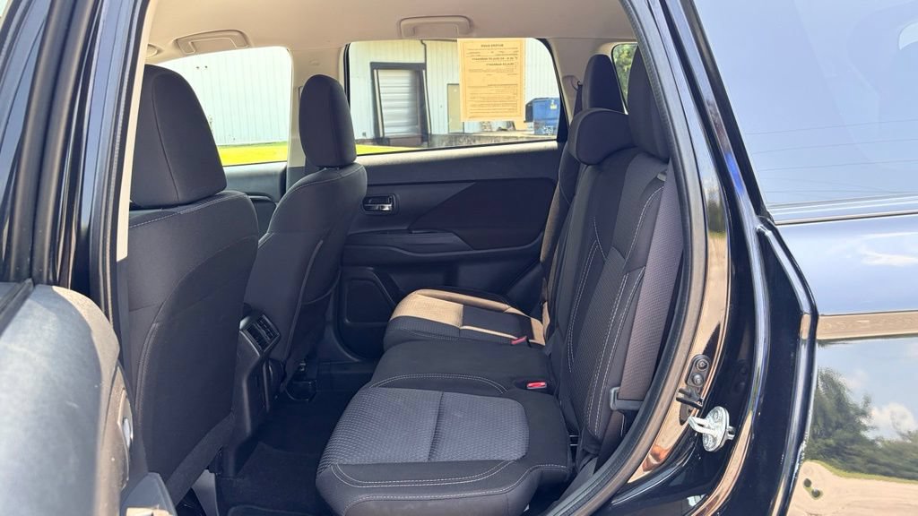 Used 2020 Mitsubishi Outlander ES FWD image 24
