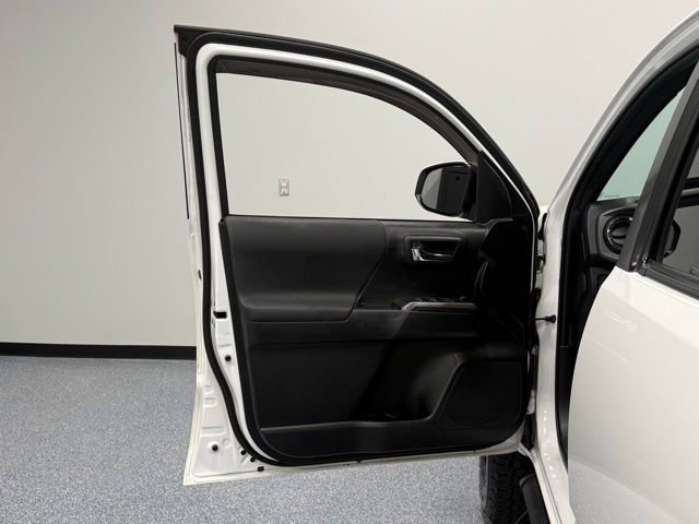 Used 2019 Toyota Tacoma TRD Sport AWD/4WD image 14