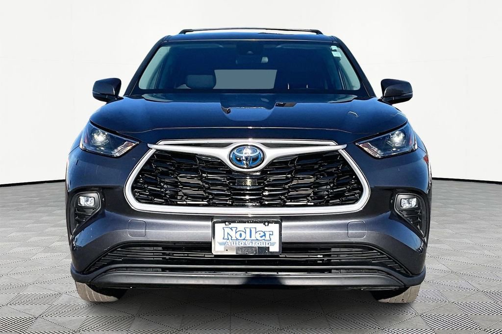Used 2024 Toyota Highlander LE FWD image 6