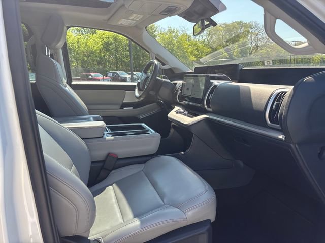 Certified 2025 Ford Expedition Active image 9