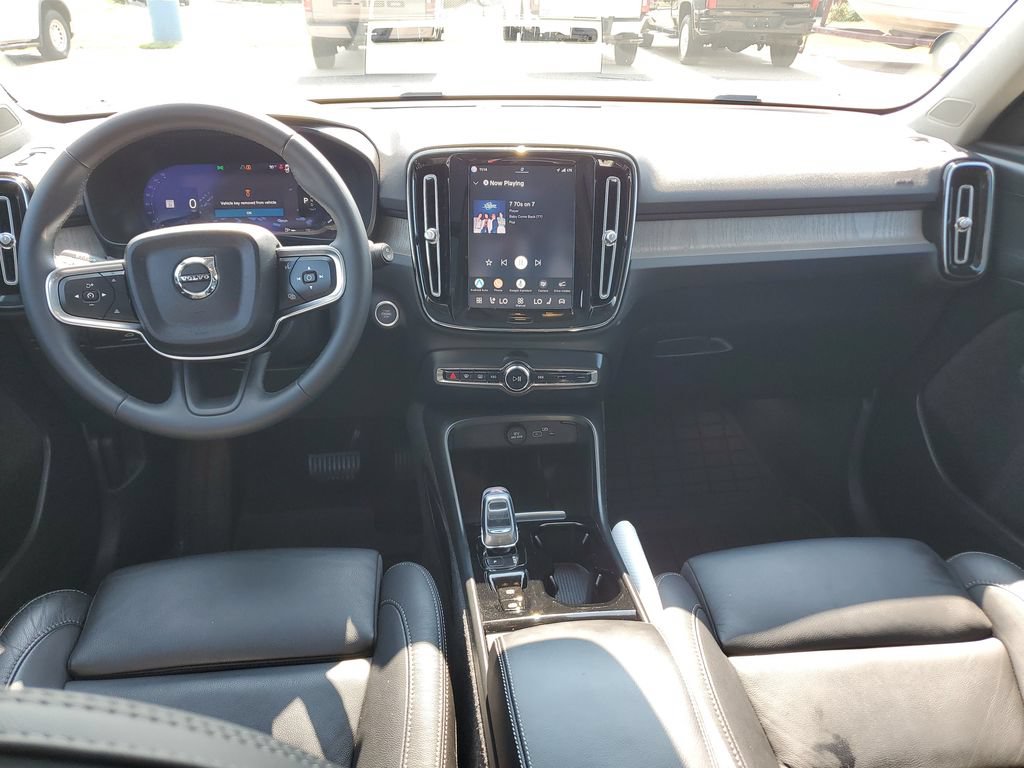 Used 2023 Volvo XC40 B5 Plus w/ Driver Assist Package AWD/4WD image 12