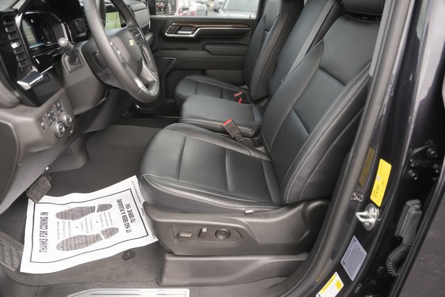 Used 2024 Chevrolet Silverado 2500 LT w/ Convenience Package image 9