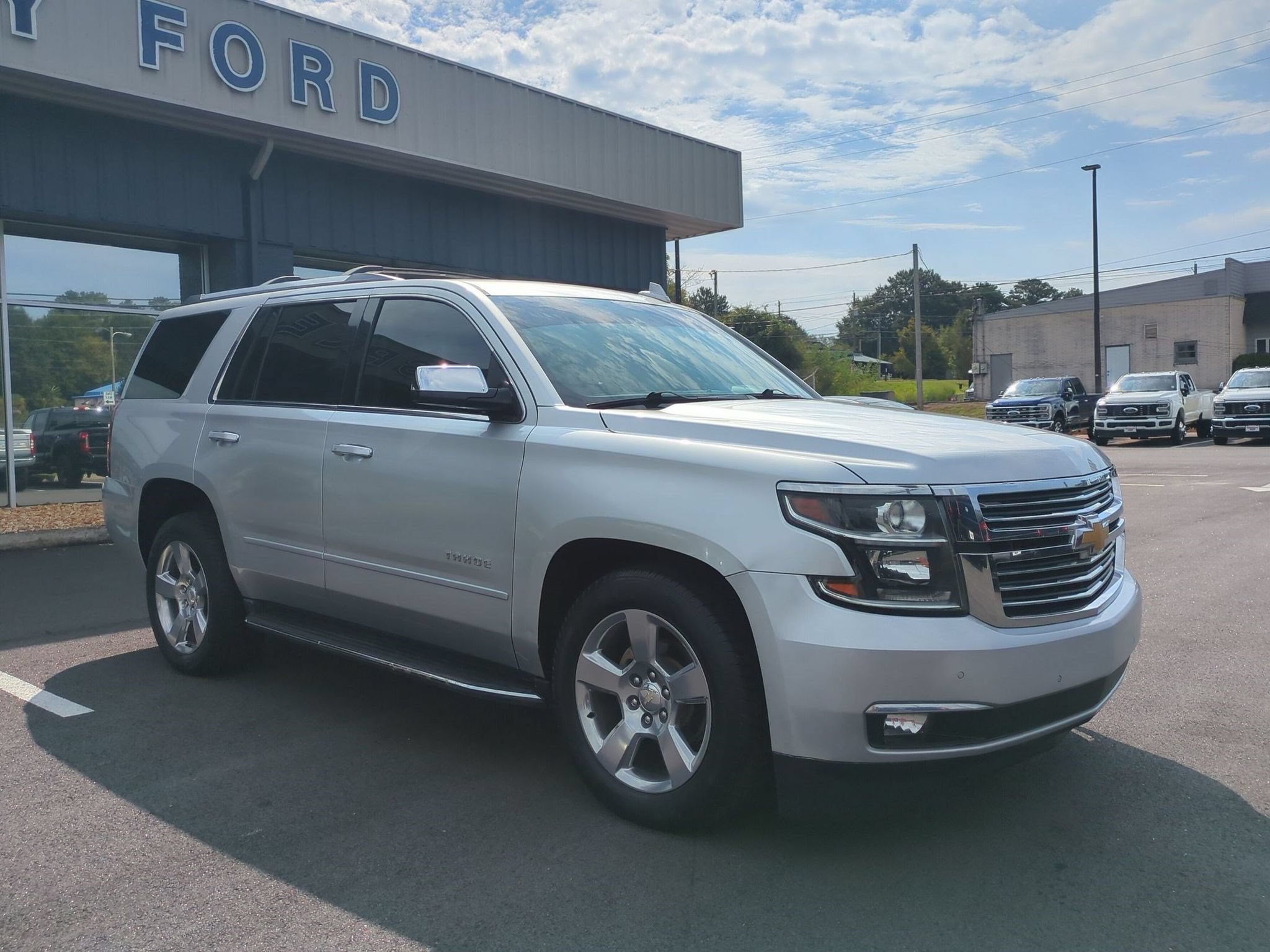 Used 2018 Chevrolet Tahoe Premier RWD image 3