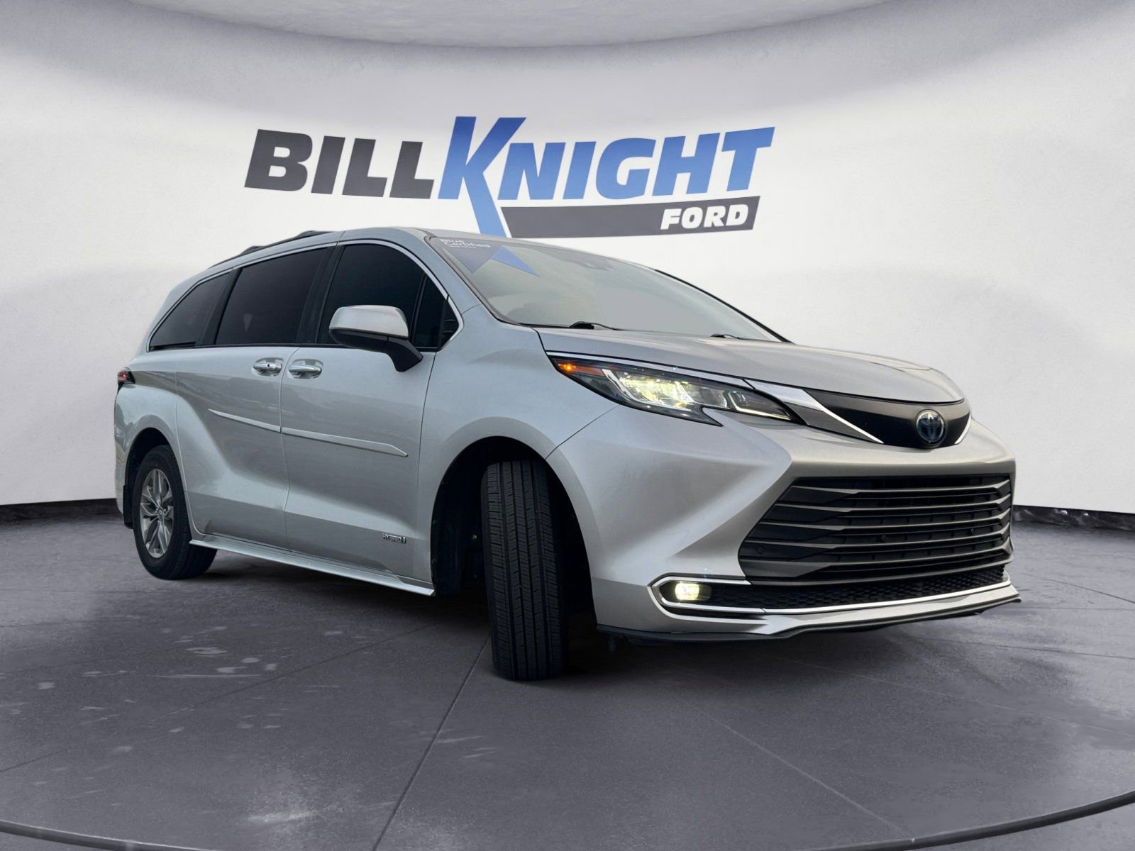 Used 2021 Toyota Sienna XLE image 7