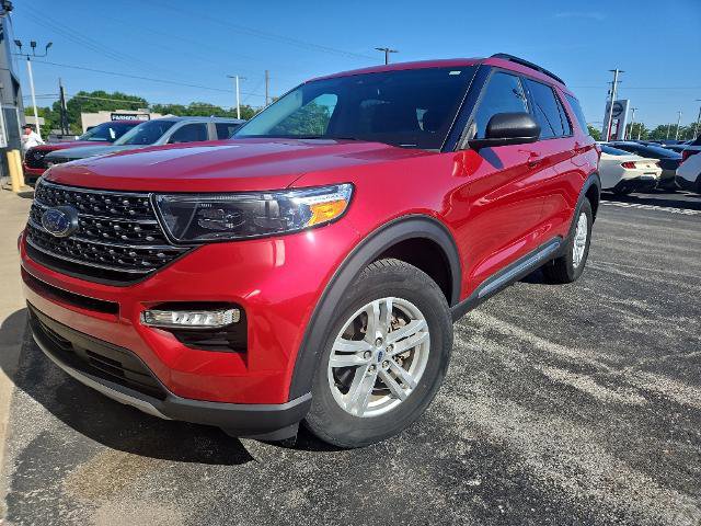 Certified 2023 Ford Explorer XLT w/ Equipment Group 202A AWD/4WD image 3