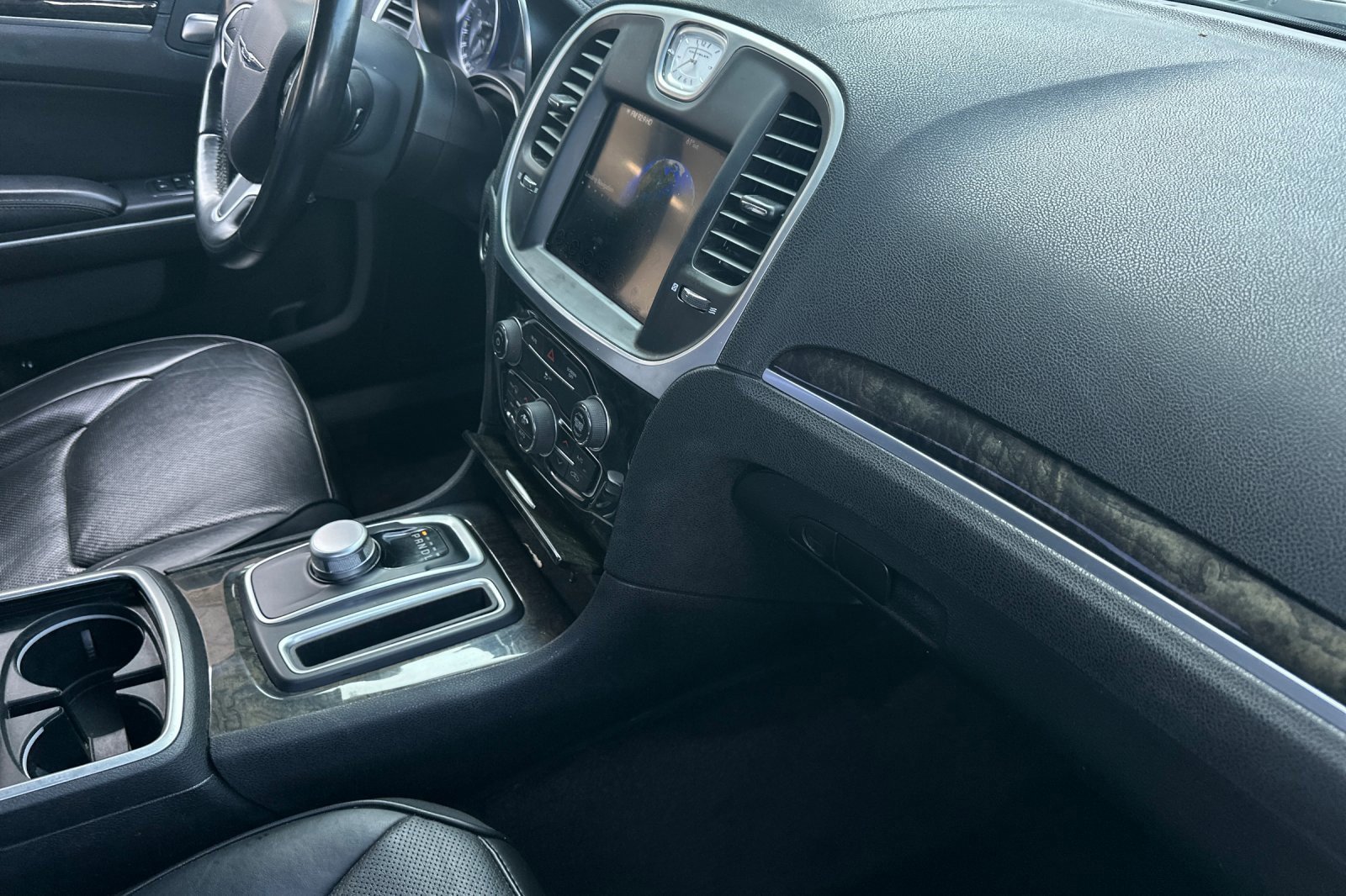 Used 2019 Chrysler 300 Limited image 16