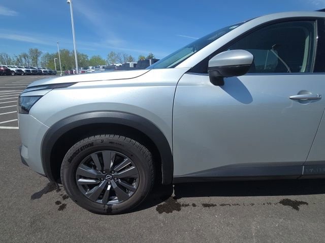 Used 2025 Nissan Pathfinder SV FWD image 16