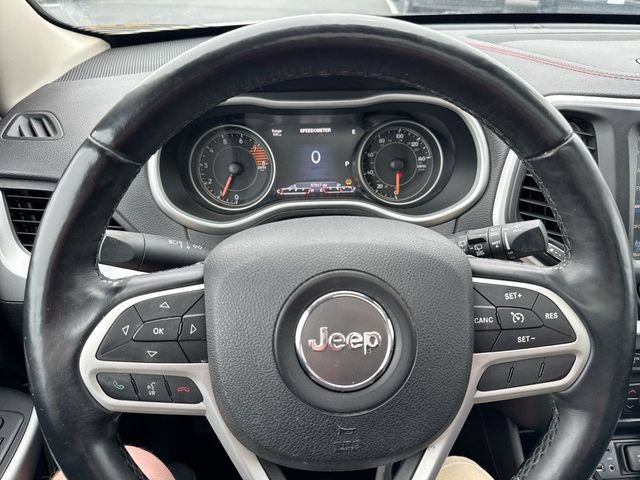 Used 2017 Jeep Cherokee Trailhawk AWD/4WD image 14