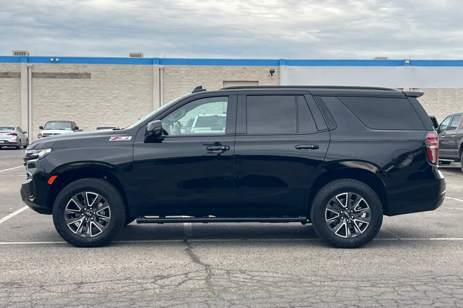 Used 2024 Chevrolet Tahoe Z71 w/ Luxury Package image 2