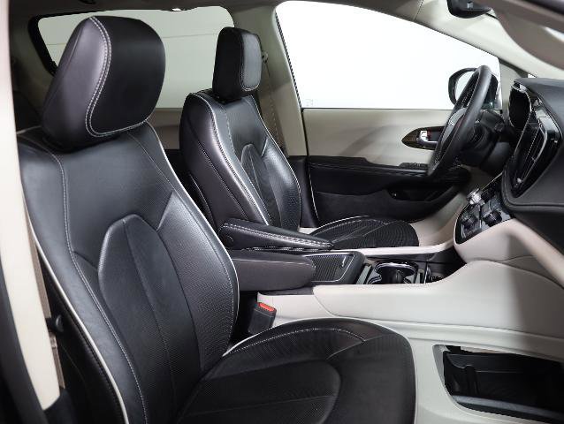 Used 2022 Chrysler Pacifica Limited image 9