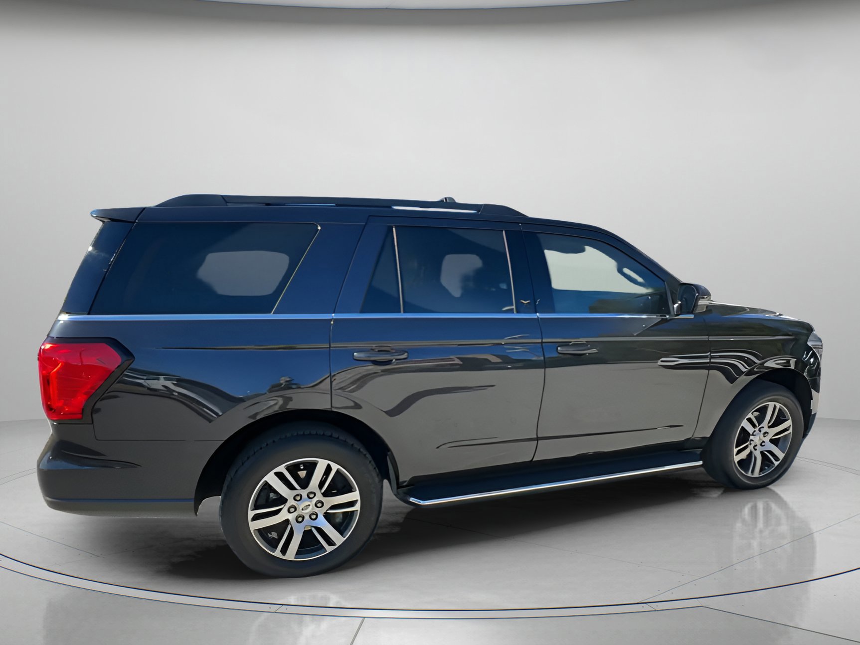 Certified 2023 Ford Expedition XLT image 25