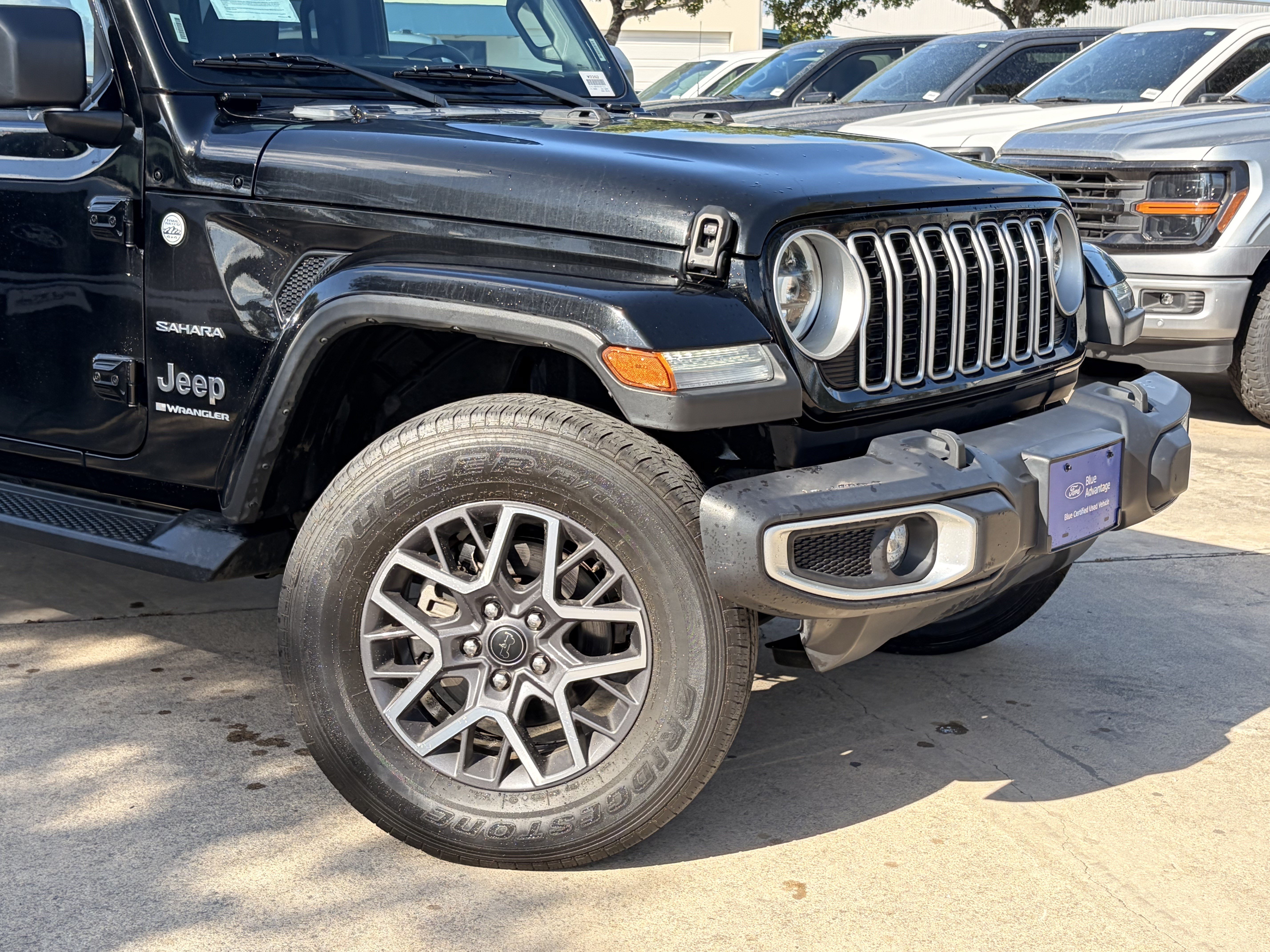 Used 2024 Jeep Wrangler Unlimited Sahara AWD/4WD image 2