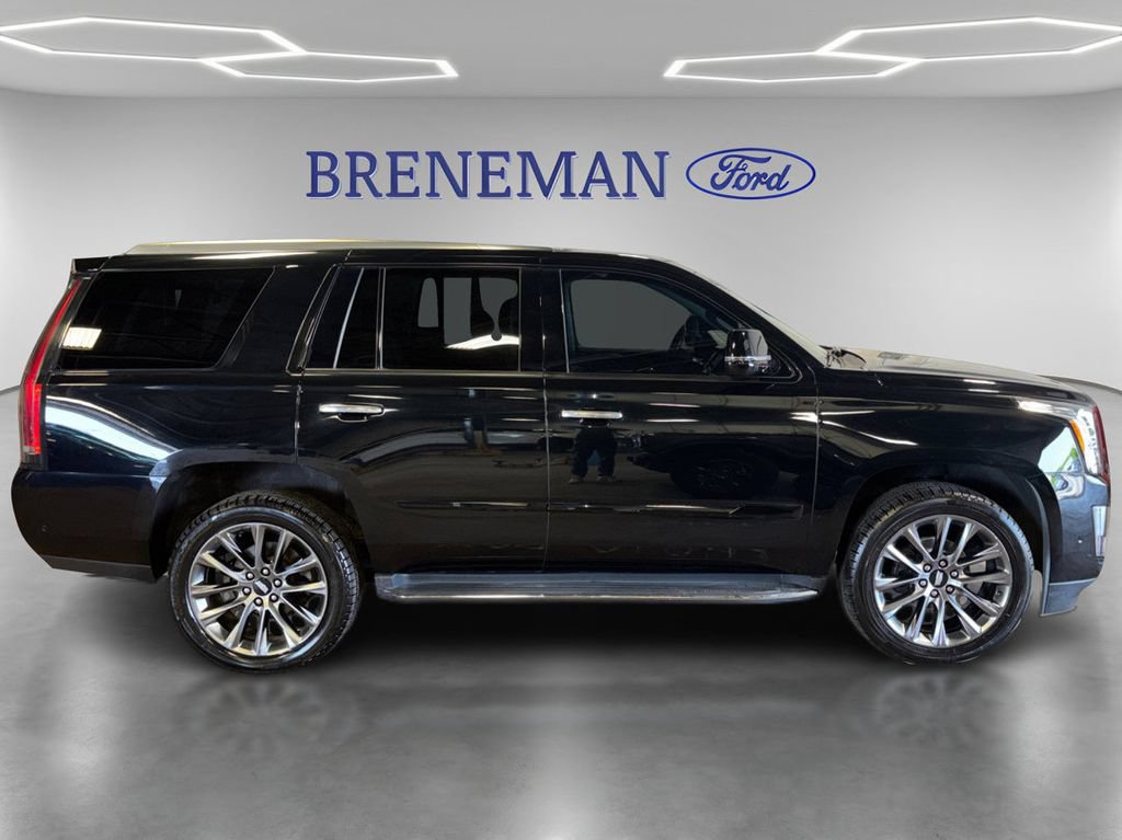 Used 2019 Cadillac Escalade Luxury w/ Escalade Sport Edition AWD/4WD image 4