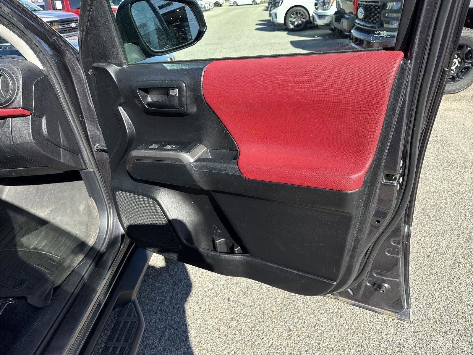 Used 2022 Toyota Tacoma SR5 image 33