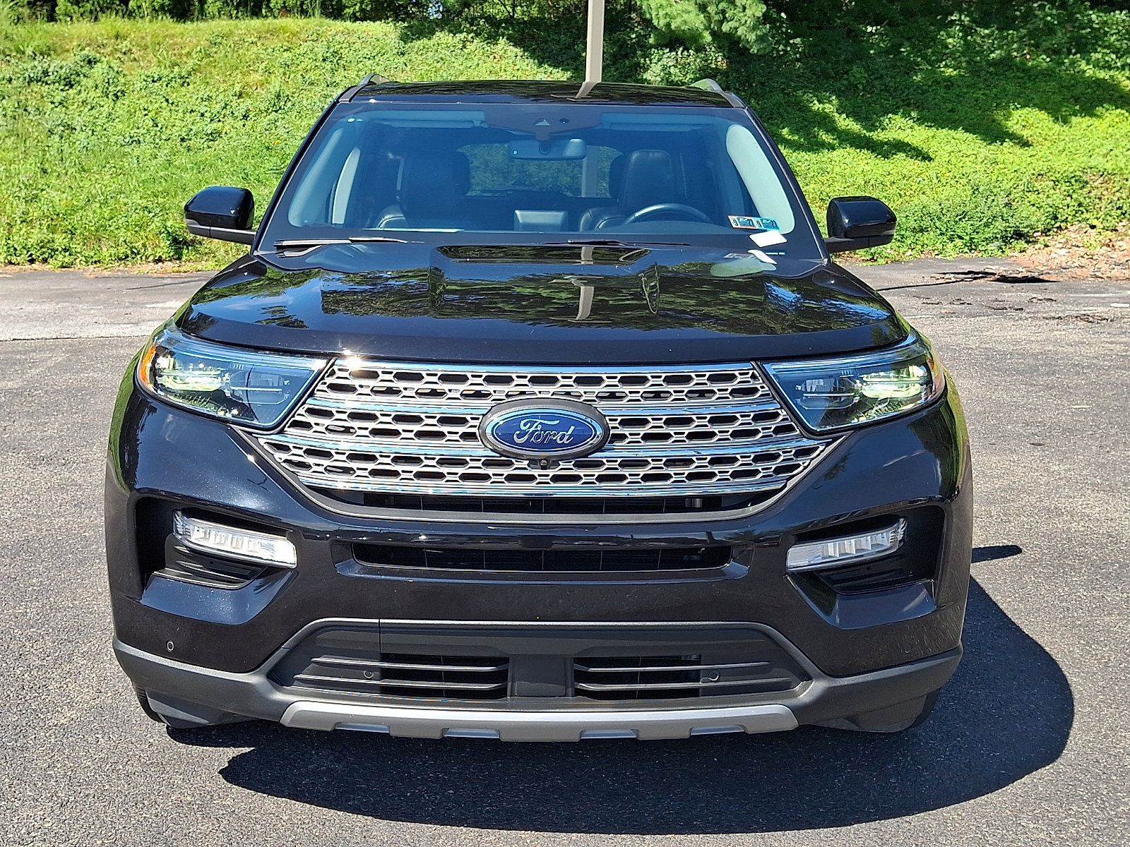 Certified 2023 Ford Explorer Limited w/ Limited Technology Package AWD/4WD image 2