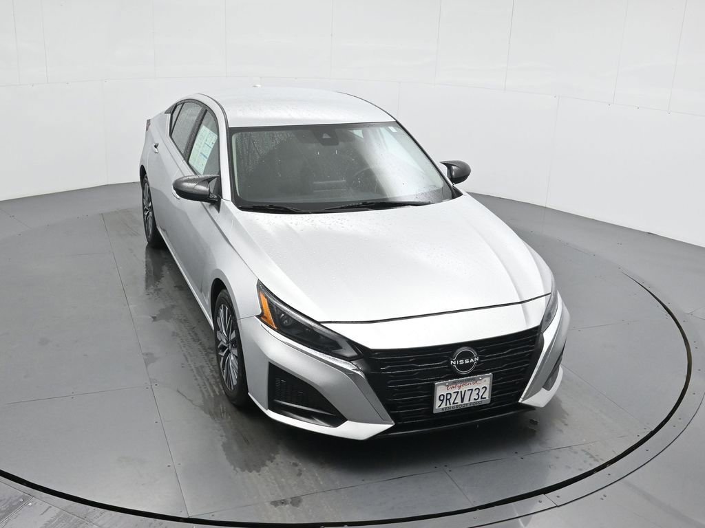 Used 2023 Nissan Altima 2.5 SV image 3