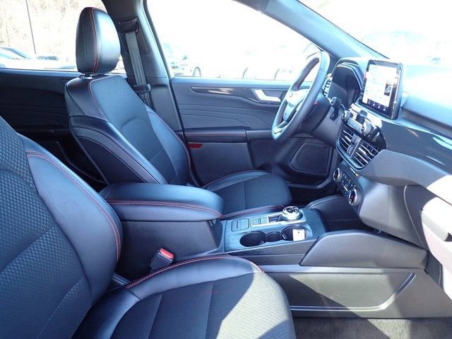 Certified 2025 Ford Escape ST-Line Select AWD/4WD image 11