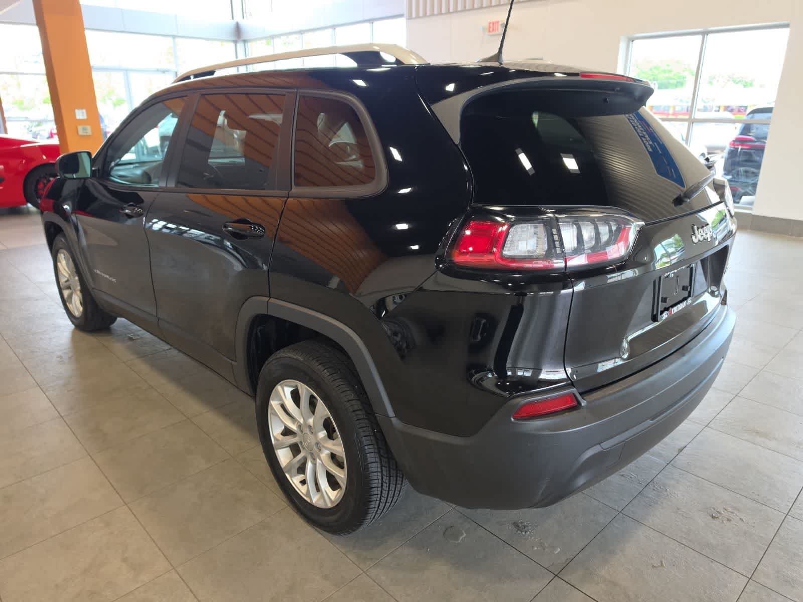 Used 2021 Jeep Cherokee Latitude FWD image 11