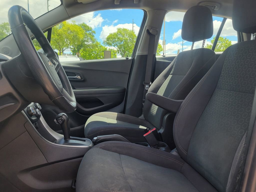 Used 2020 Chevrolet Trax LS FWD image 40