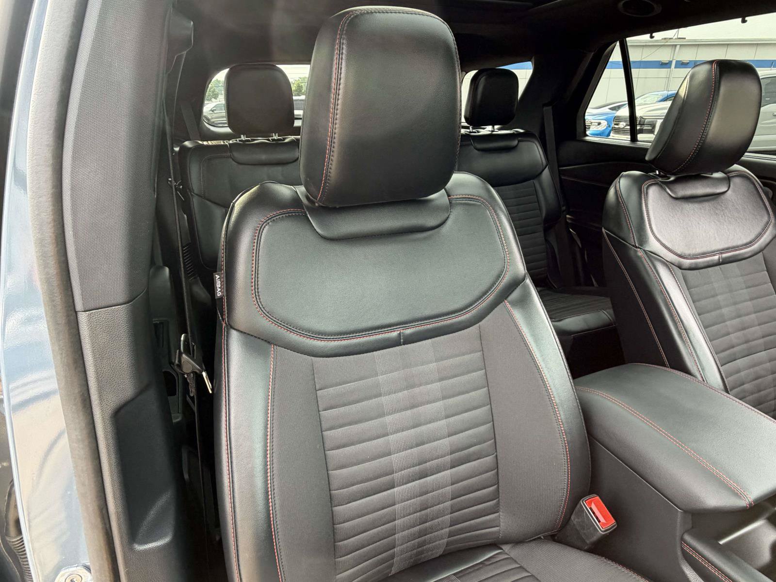 Certified 2025 Ford Explorer ST-Line w/ Premium Package AWD/4WD image 29