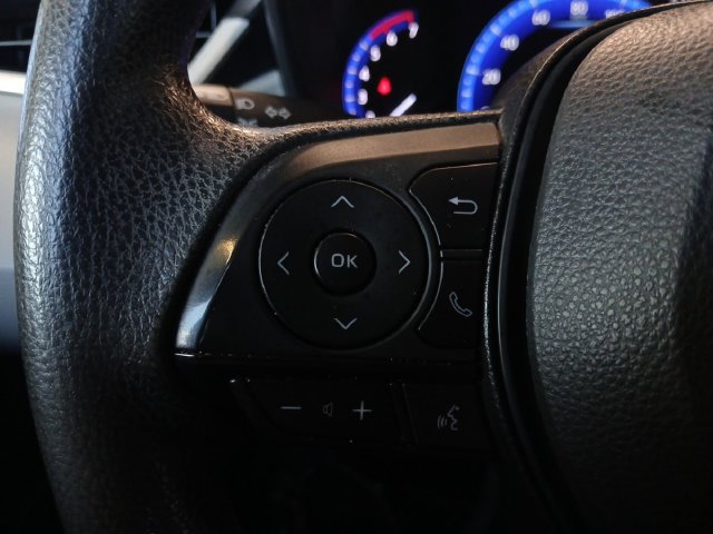 Used 2022 Toyota Corolla LE FWD image 5