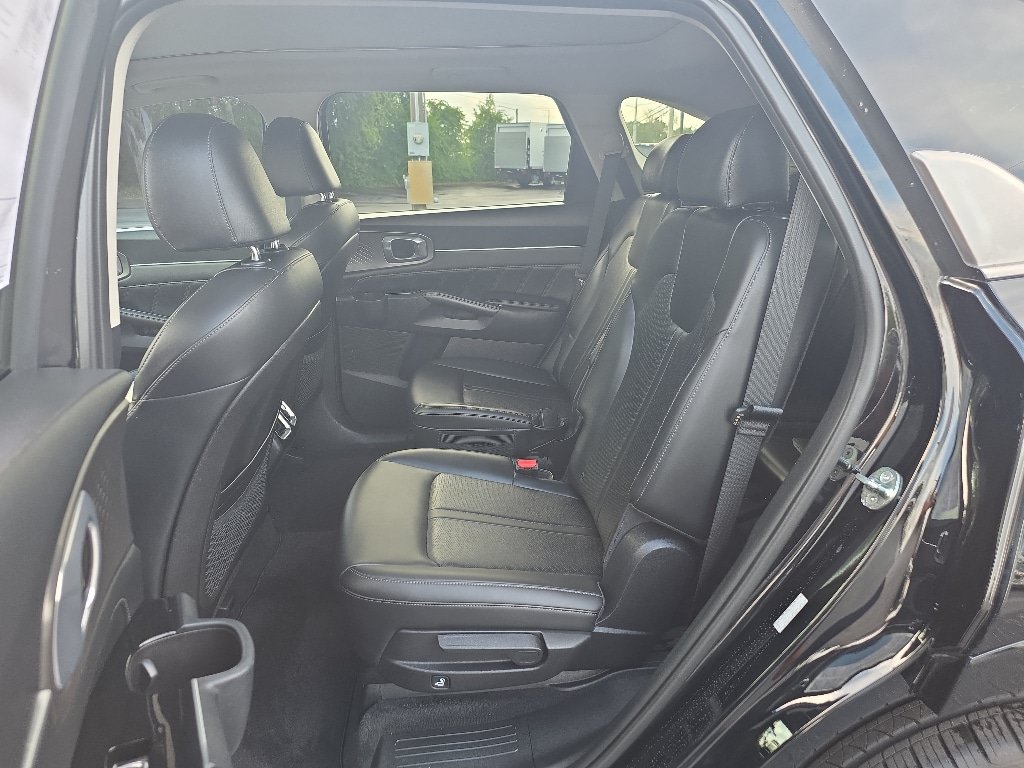 Used 2023 Kia Sorento SX AWD/4WD image 12