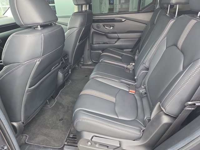 Used 2025 Honda Pilot Touring image 13