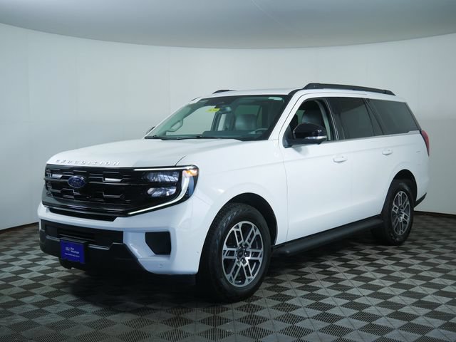 Certified 2025 Ford Expedition Active AWD/4WD image 3
