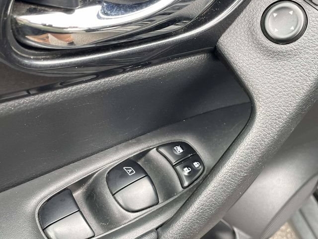 Used 2020 Nissan Rogue SV FWD image 10