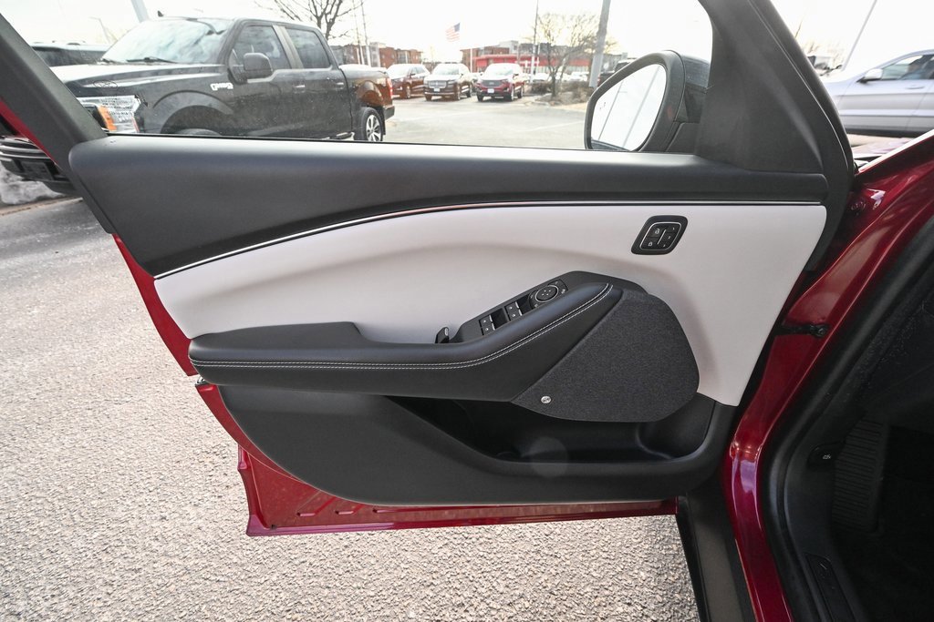Certified 2025 Ford Mustang Mach-E Premium image 24