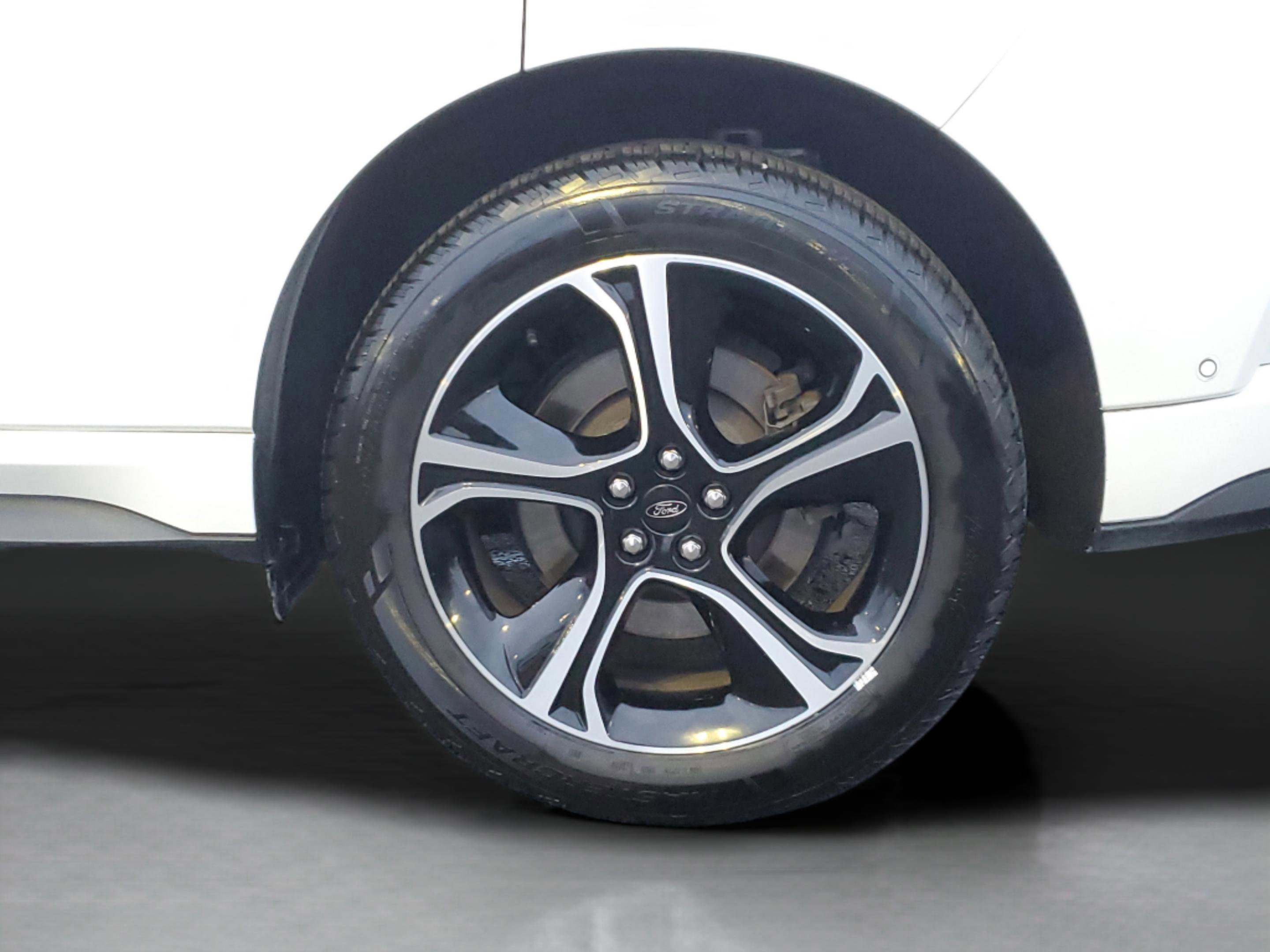 Certified 2022 Ford Edge ST w/ Equipment Group 401A image 32