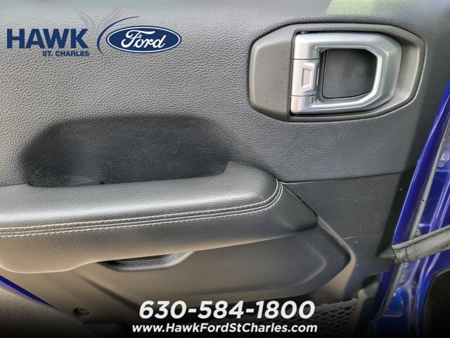 Used 2018 Jeep Wrangler Unlimited Sahara w/ Dual Top Group AWD/4WD image 17