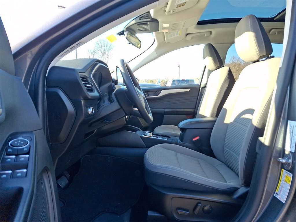 Certified 2022 Ford Escape SE w/ SE Sport Appearance Package image 14