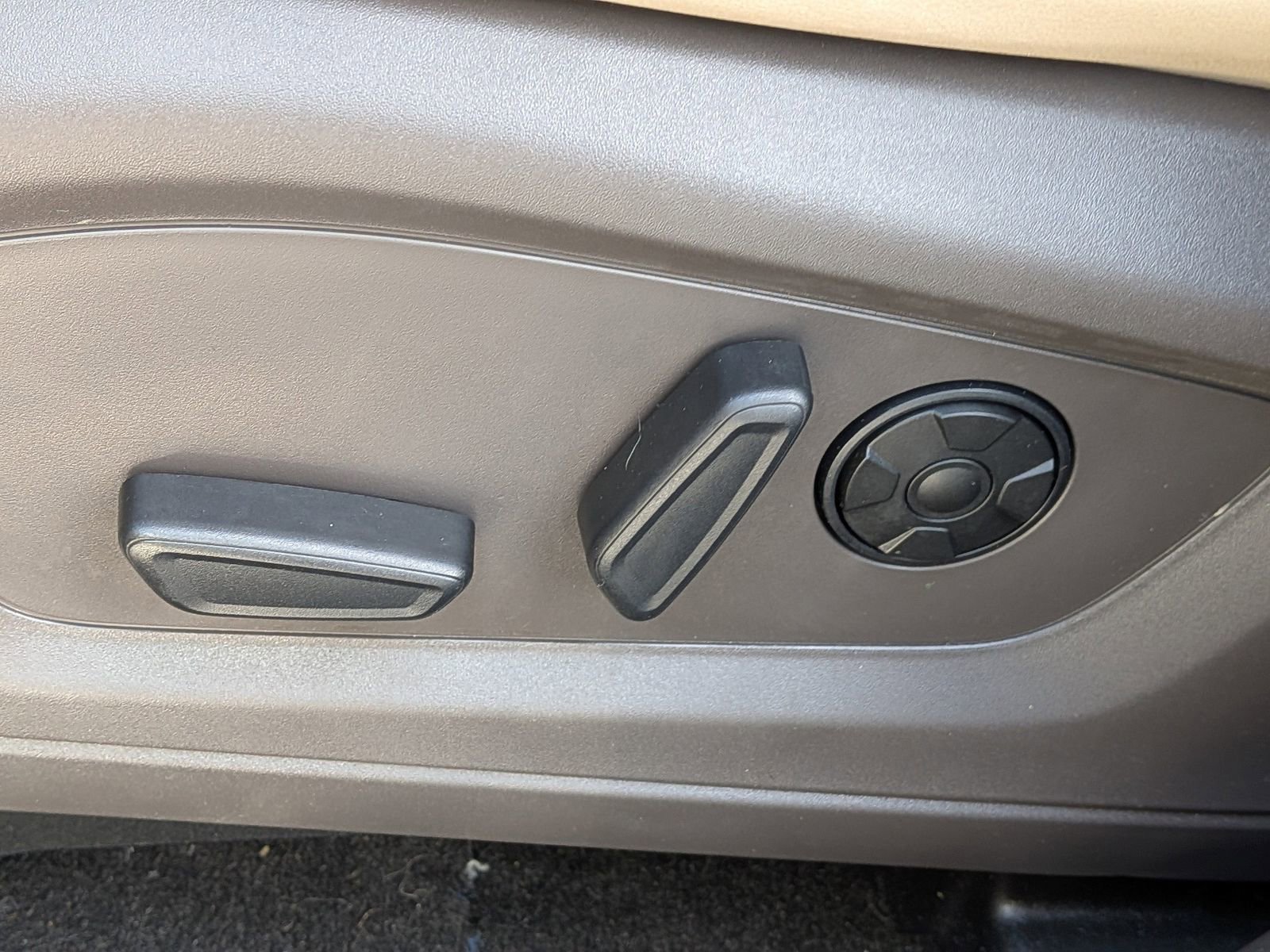 Certified 2021 Ford Explorer Platinum w/ Equipment Group 601A image 21