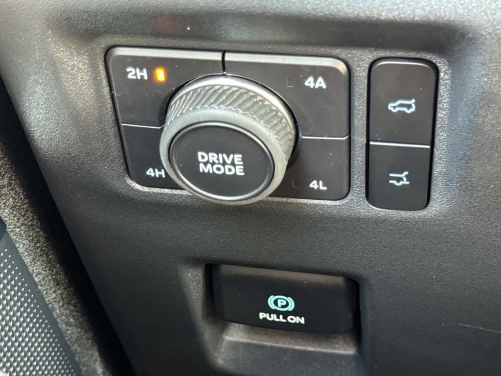 Certified 2025 Ford Expedition Active AWD/4WD image 31