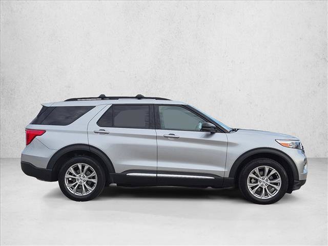 Certified 2023 Ford Explorer XLT w/ Equipment Group 202A AWD/4WD image 4