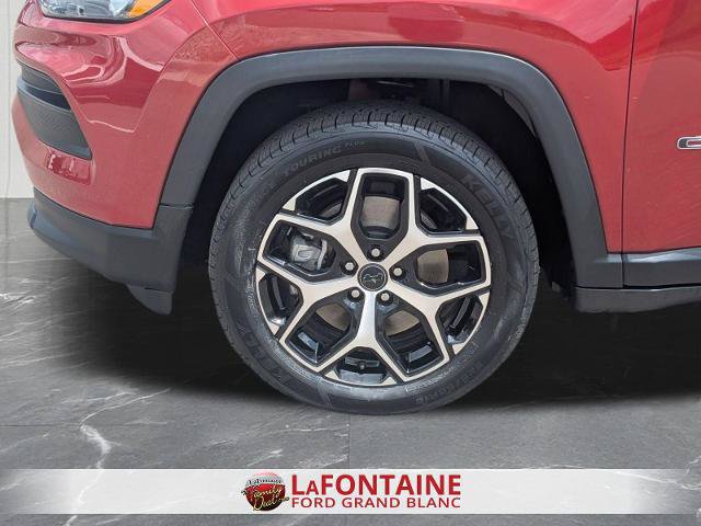 Used 2025 Jeep Compass Limited AWD/4WD image 32