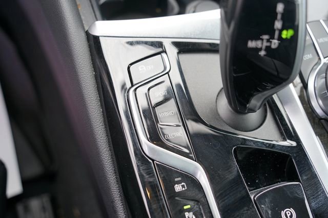 Used 2023 BMW 530e xDrive w/ Premium Package image 18