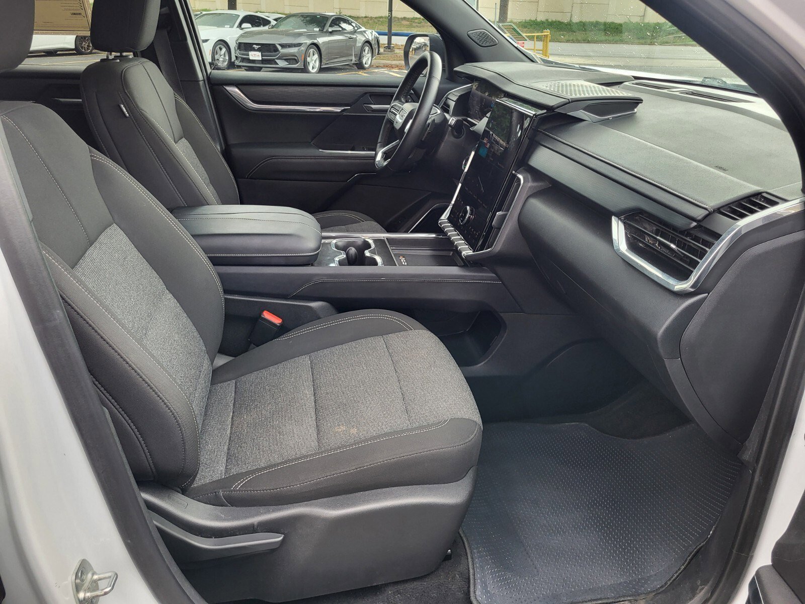 Used 2025 GMC Acadia Elevation FWD image 12