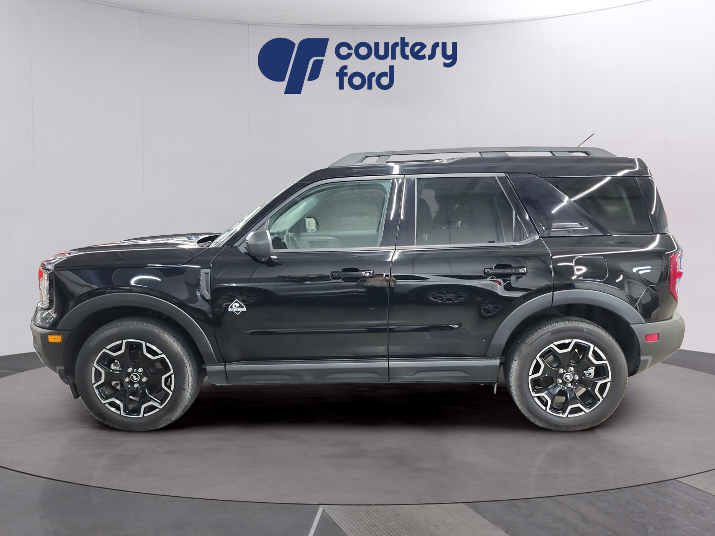 Certified 2025 Ford Bronco Sport Outer Banks w/ Outer Banks Tech Package+ AWD/4WD image 2