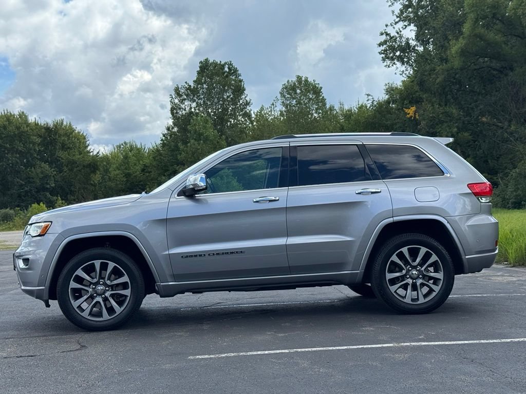 Used 2017 Jeep Grand Cherokee Overland w/ Jeep Active Safety Group AWD/4WD image 8