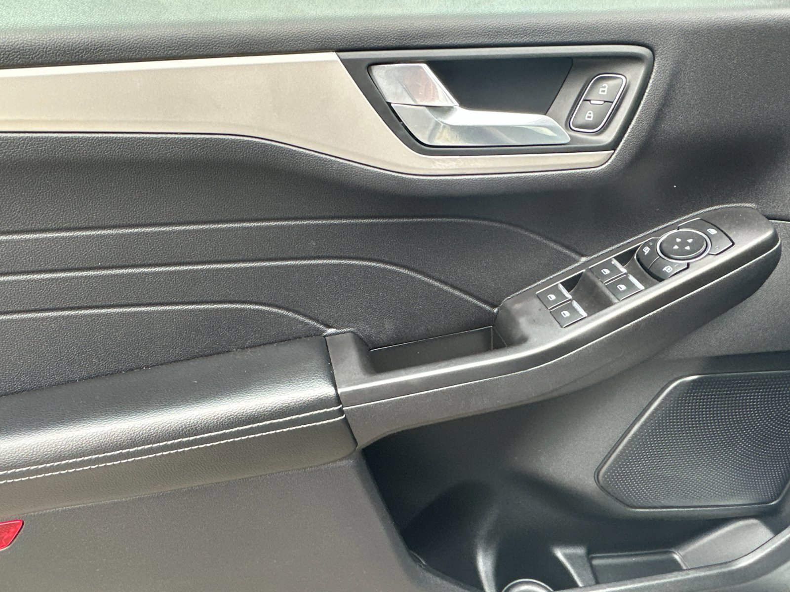 Certified 2021 Ford Escape SE w/ Cold Weather Package image 12