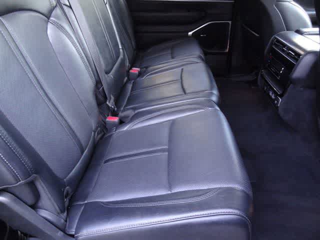 Used 2024 Jeep Wagoneer L Series II w/ Flexible Seating Group AWD/4WD image 14