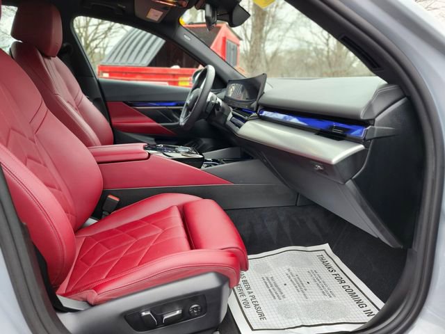 Used 2024 BMW 540i xDrive w/ Premium Package image 9