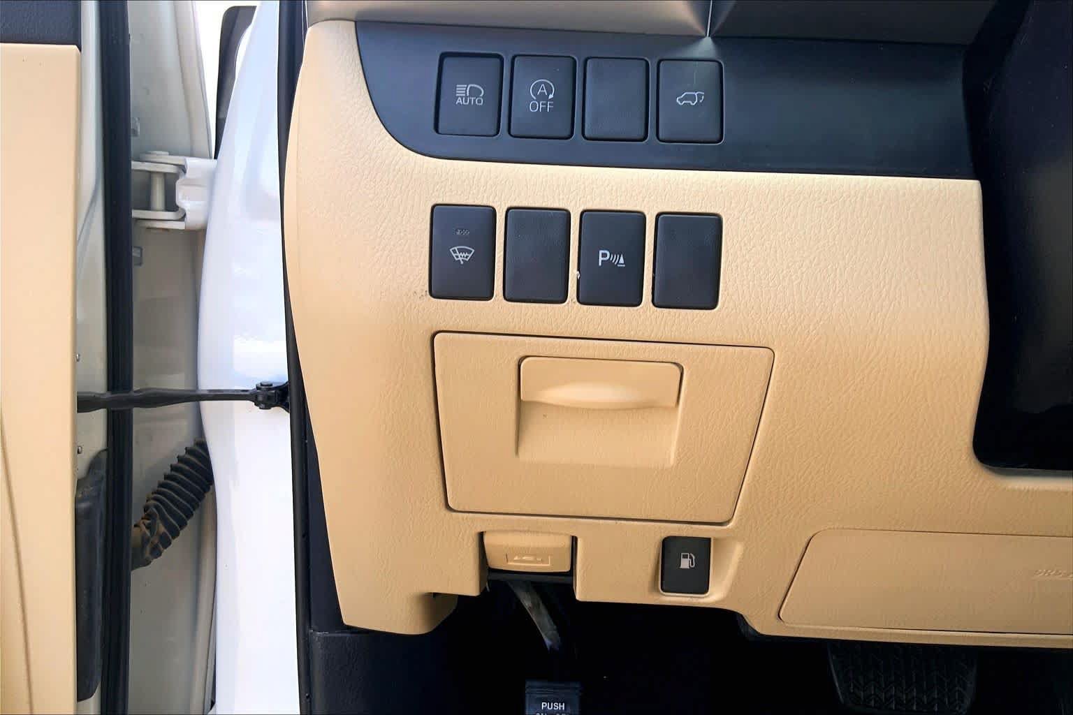 Used 2018 Toyota Highlander Limited w/ Carpet Mat Package (TMS) AWD/4WD image 36
