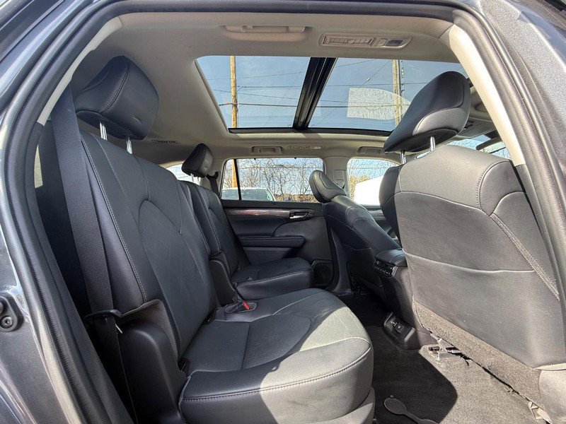 Used 2022 Toyota Highlander Platinum image 15