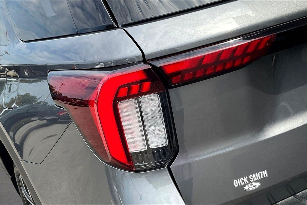 Certified 2025 Ford Explorer ST-Line AWD/4WD image 23