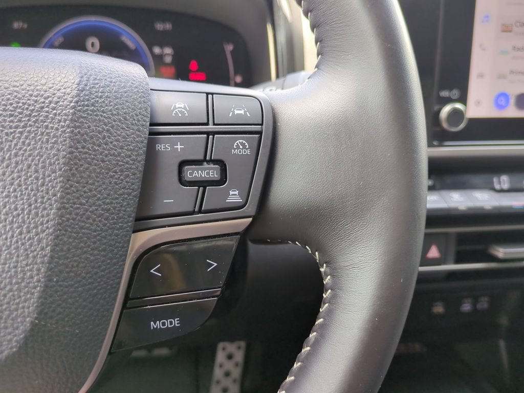 Used 2025 Toyota Camry SE FWD image 28