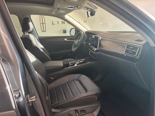 Used 2025 Volkswagen Atlas SEL AWD/4WD image 6