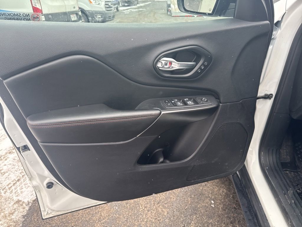 Used 2022 Jeep Cherokee Trailhawk w/ Premium Leather Package image 17